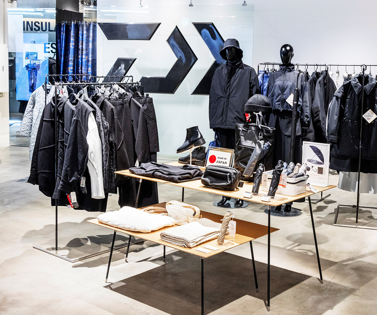 D-VEC TOKYO EXCLUSIVE