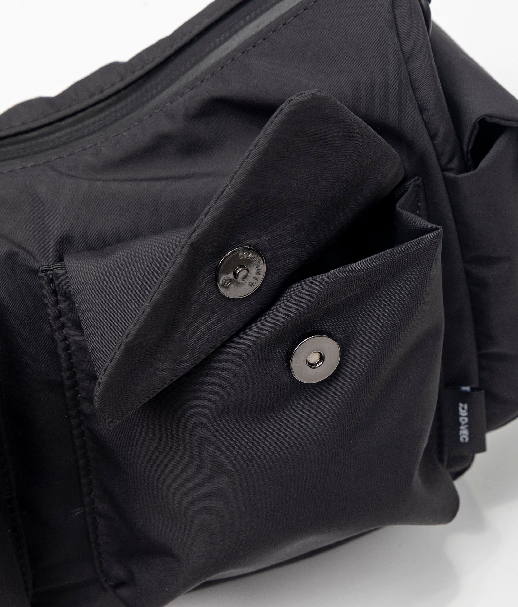 MULTPOCKET MOONBAG